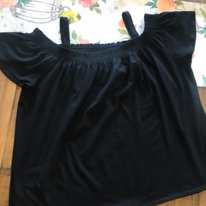 Black, cold shoulder blouse 🌟2-for$10🌟